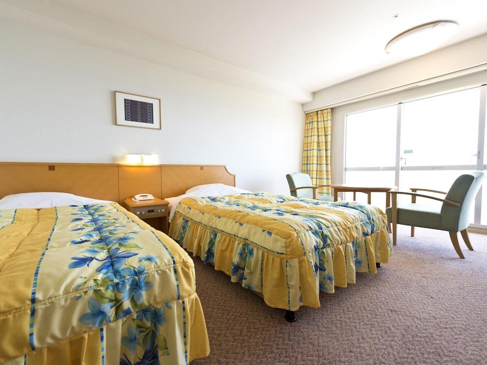 Royal Hotel Okinawa Zanpamisaki Йомитан Экстерьер фото