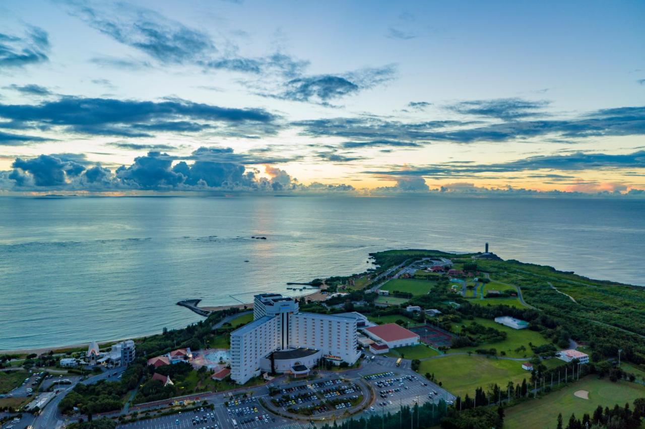 Royal Hotel Okinawa Zanpamisaki Йомитан Экстерьер фото